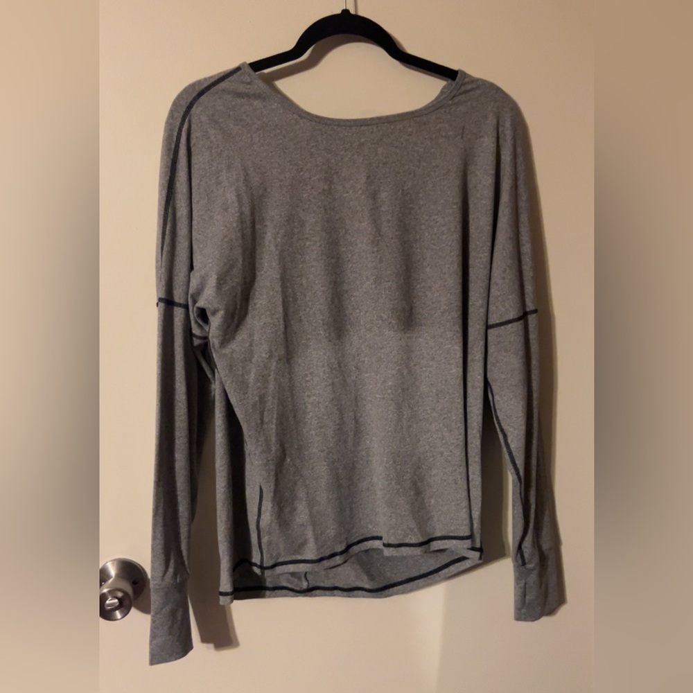Women's Gray Long-Sleeve Pullover Top